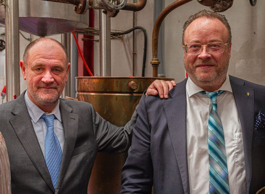 Destilleriets chef Francisco Peregrina tillsamans med Jan Vistisen som ansvarar för den internationella lanseringen.